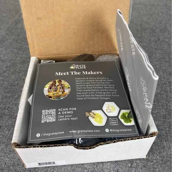 Grate Plate CERAMIC Grater Garlic Peeler BRUSH Kitchen Tool 3 Piece Set Unused - Picture 3 of 8